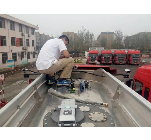 濮阳范县通达运输油罐车安装现场